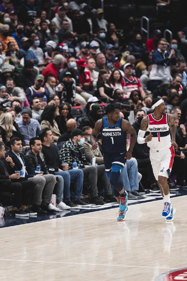 蒂姆·康纳利如何围绕爱德华兹构建阵容：明尼苏达狼队的权力重组