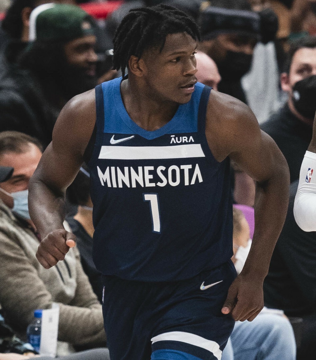 爱德华兹VS卢卡东契奇：新NBA宿敌对决完整数据与深度解析